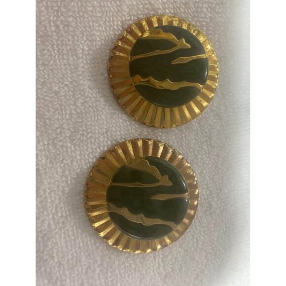 Vintage Pierced Earrings ~Green & Goldtone - Picture 1 of 4